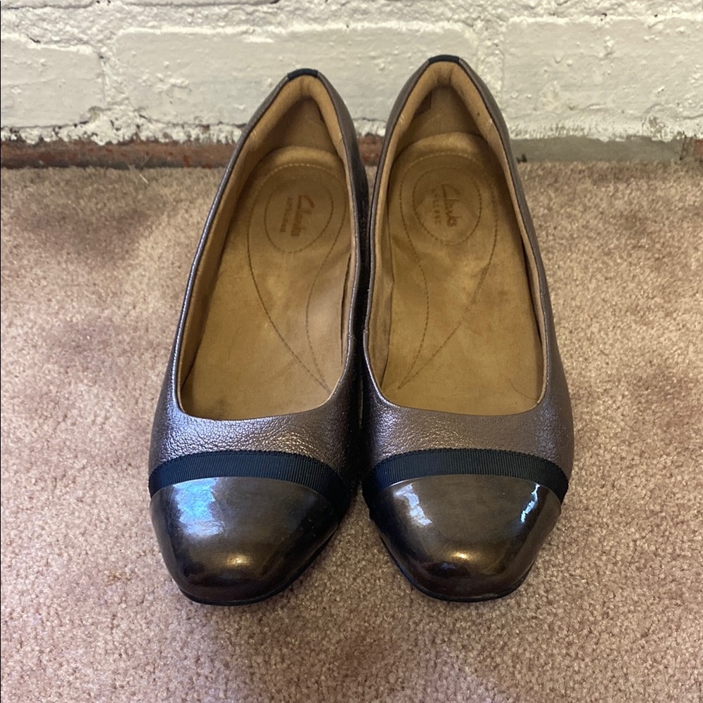 Chic Bronze Flats with Black Accents